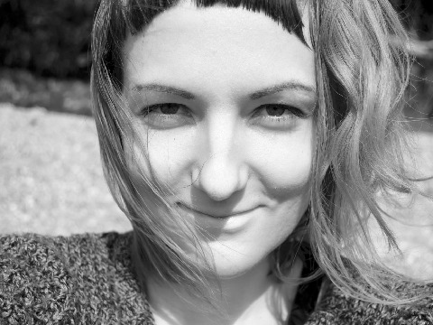 Urška Kramberger: Džinovska čeljust globusa Urška Kramberger: Džinovska čeljust globusa